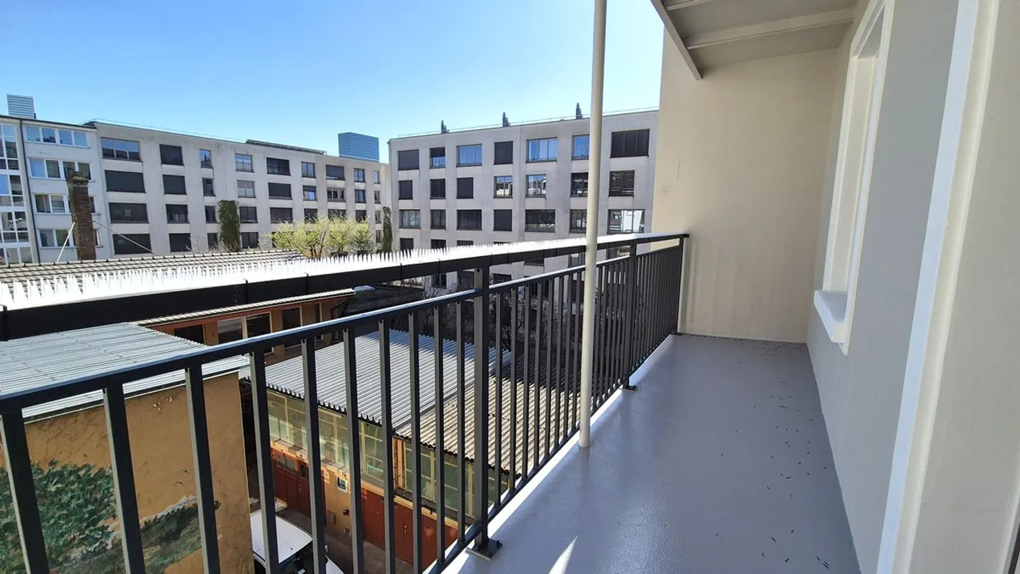 Completely renovated - with private washing machine - Photo 8 of 10