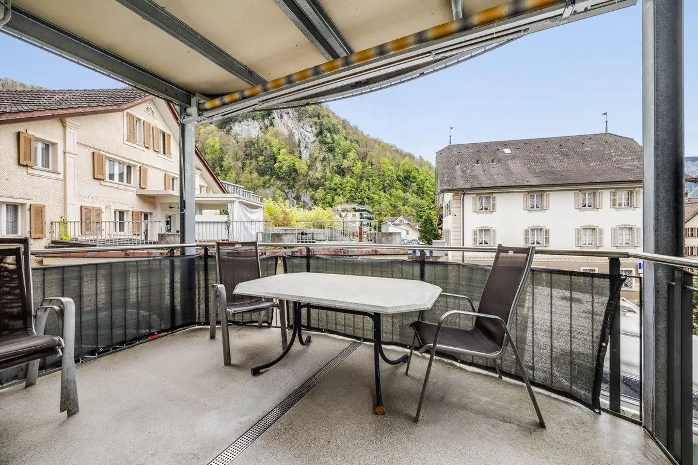 Cozy 2.5 Room Apartment with Stunning View in Gersau - Photo 4 of 7