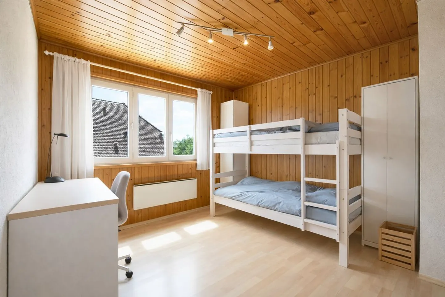 Comfort, space and light - Semi-detached villa with swimming pool - Photo 8 of 12