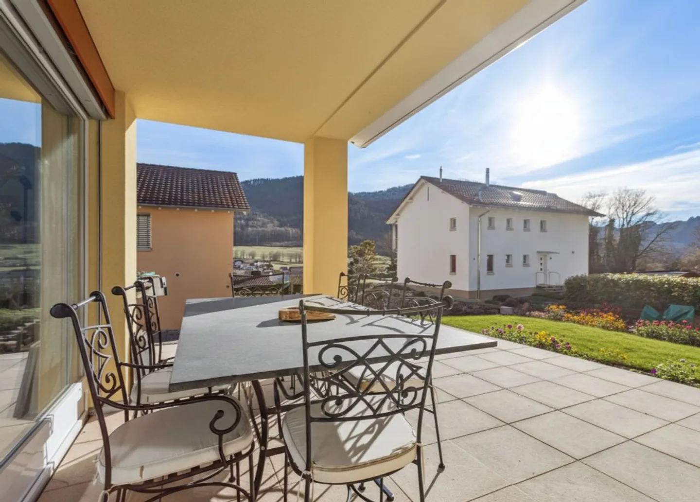 Vallorbe - Individual Villa - Garden, Terrace and Quality Features - Photo 2 of 8