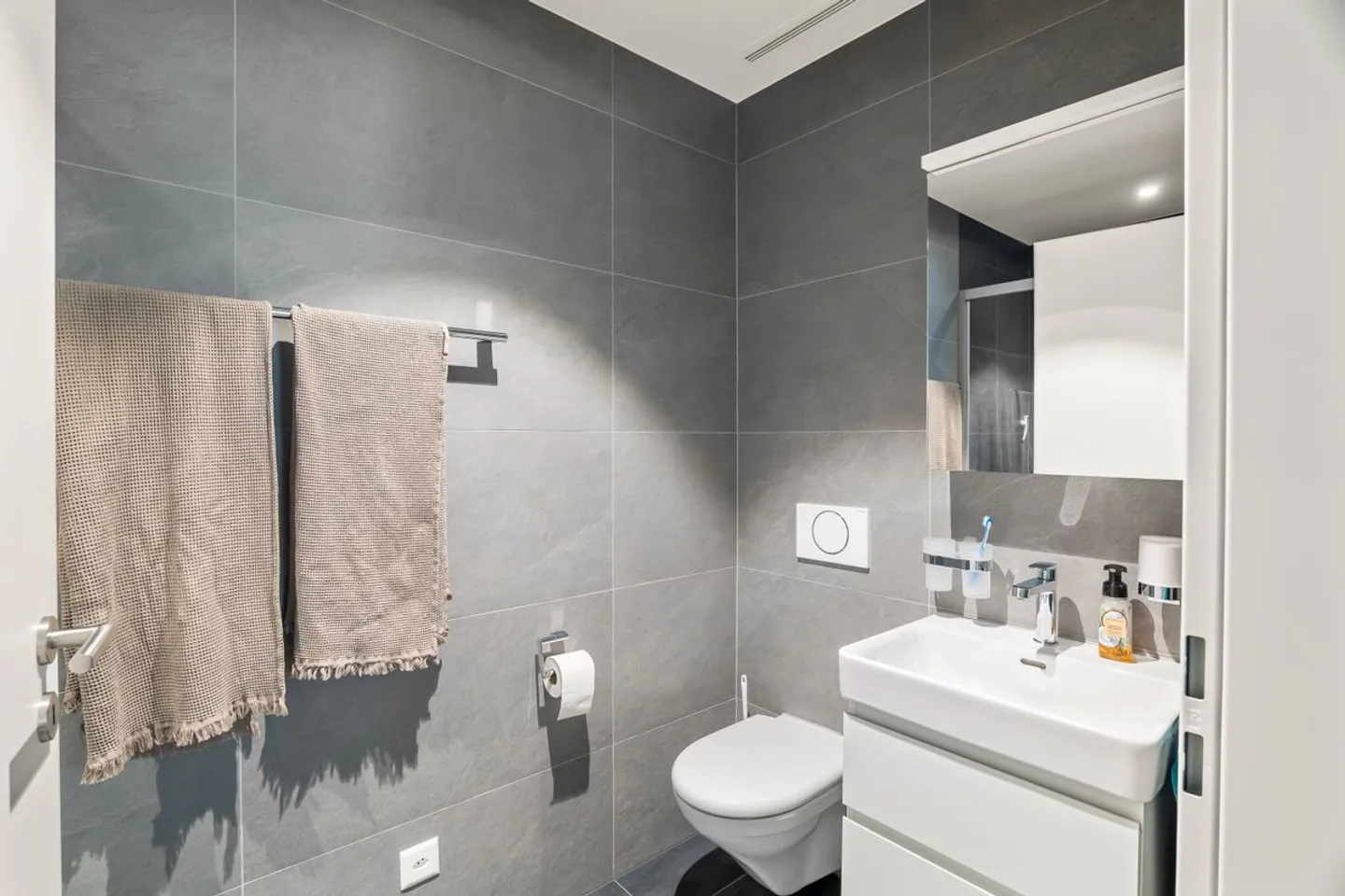 Neuwertige 3.5-Zimmer-Wohnung an bester Lage in Heimberg - Photo 11 of 13