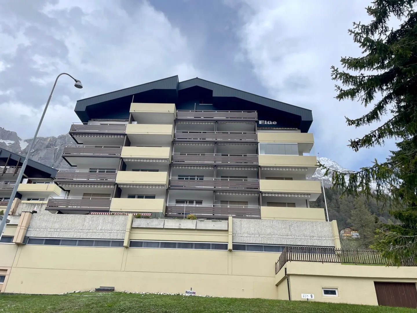 Ampio spazio abitativo in posizione privilegiata con vista incomparabile - Foto 1 di 7