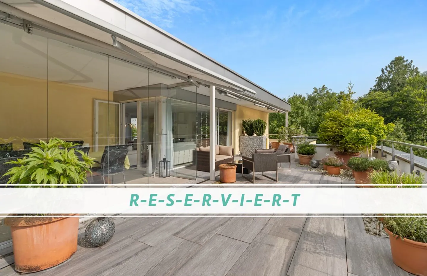 Vivre avec style au-dessus des toits de Gattikon - Penthouse exclusif de 4,5 pièces avec vue panoramique - Photo 1 sur 11