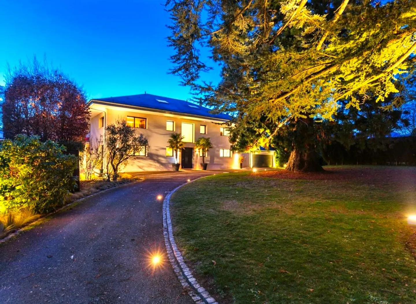 VILLA CONTEMPORANEA PRESTIGIOSA A CHÊNE-BOUGERIES - UN RIFUGIO DI LUSSO E SERENITÀ - Foto 1 di 9