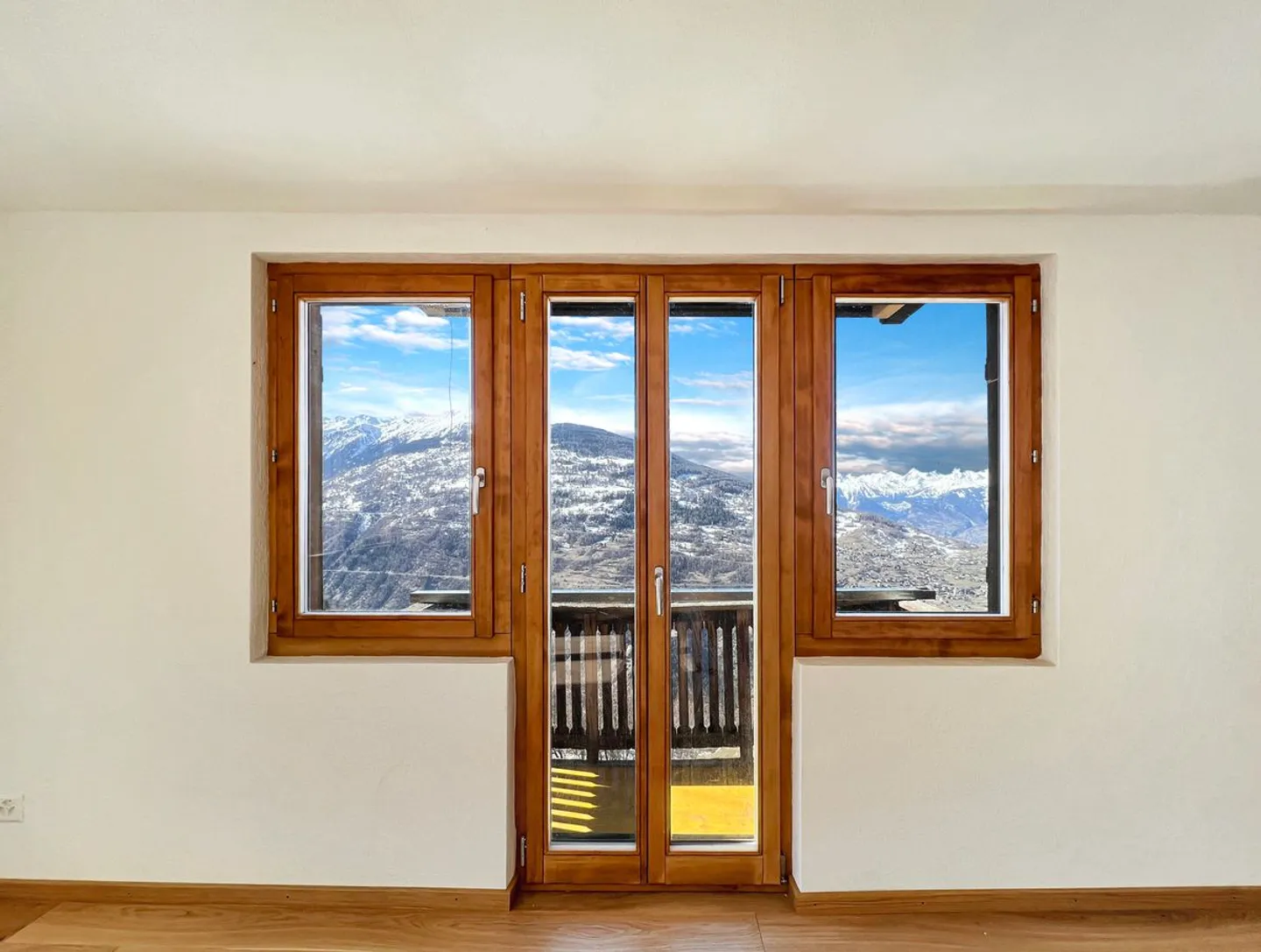 Unglaubliche renovierte 3,5 Zimmer & sekundäre Wohnmöglichkeit! - Foto 4 von 10