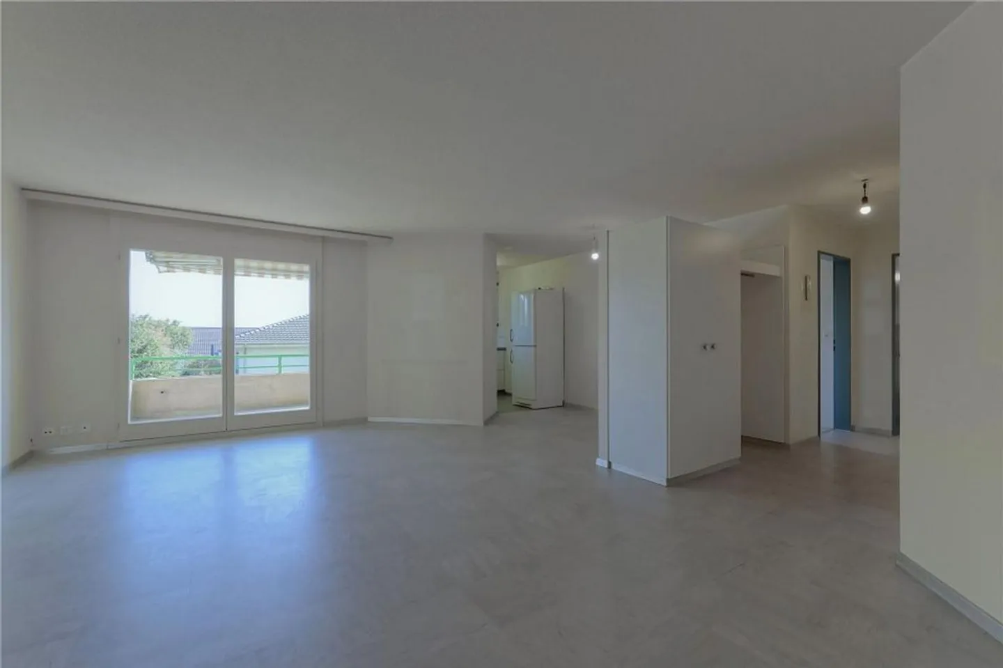 2½-Zimmer-Eigentumswohnung mit sonnigem Balkon - Foto 9 di 11