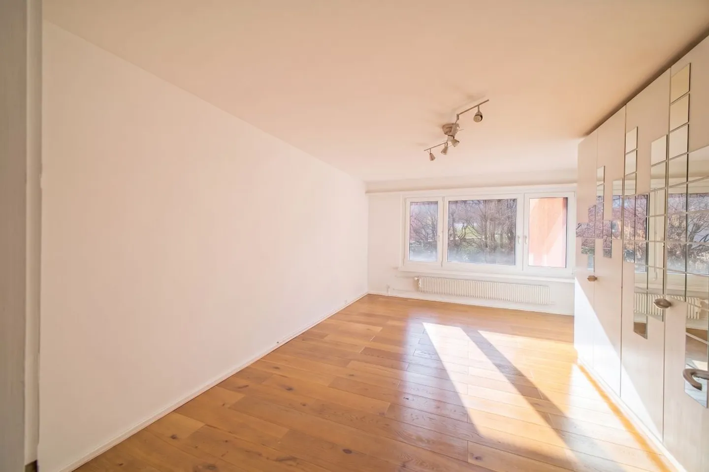 Arrive and feel at home with a view of Lake Zurich - Photo 8 of 8