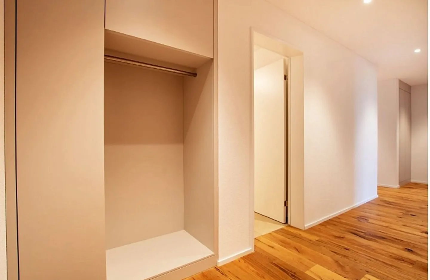 Exclusive Living Experience: New 4.5-Room Apartment - Photo 8 of 11