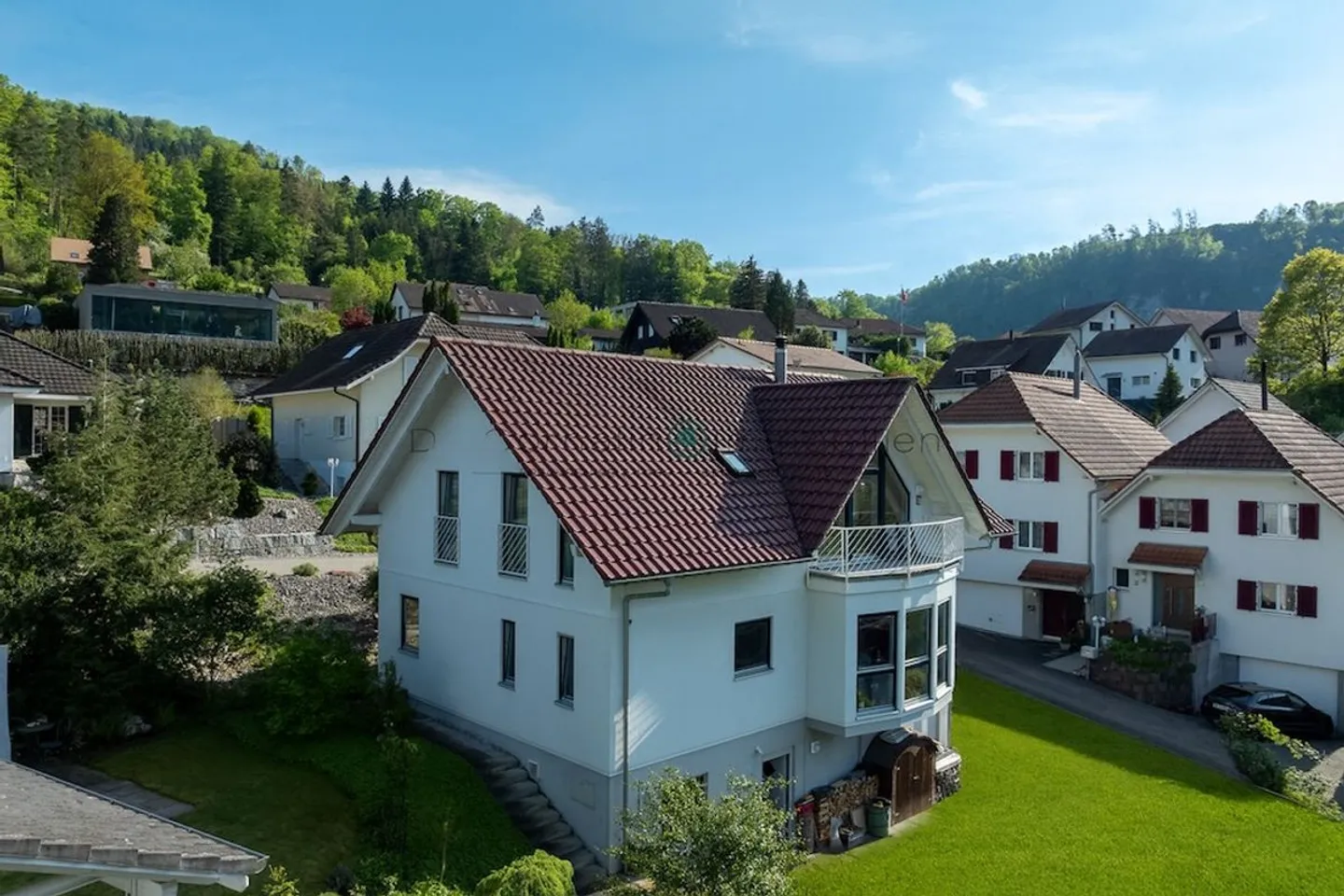 Wohnen im Grünen - Stadtnah - Freistehendes 6.5-Zimmer-Einfamilienhaus, Minergie, Ruhe &amp; Aussicht - Foto 2 von 12
