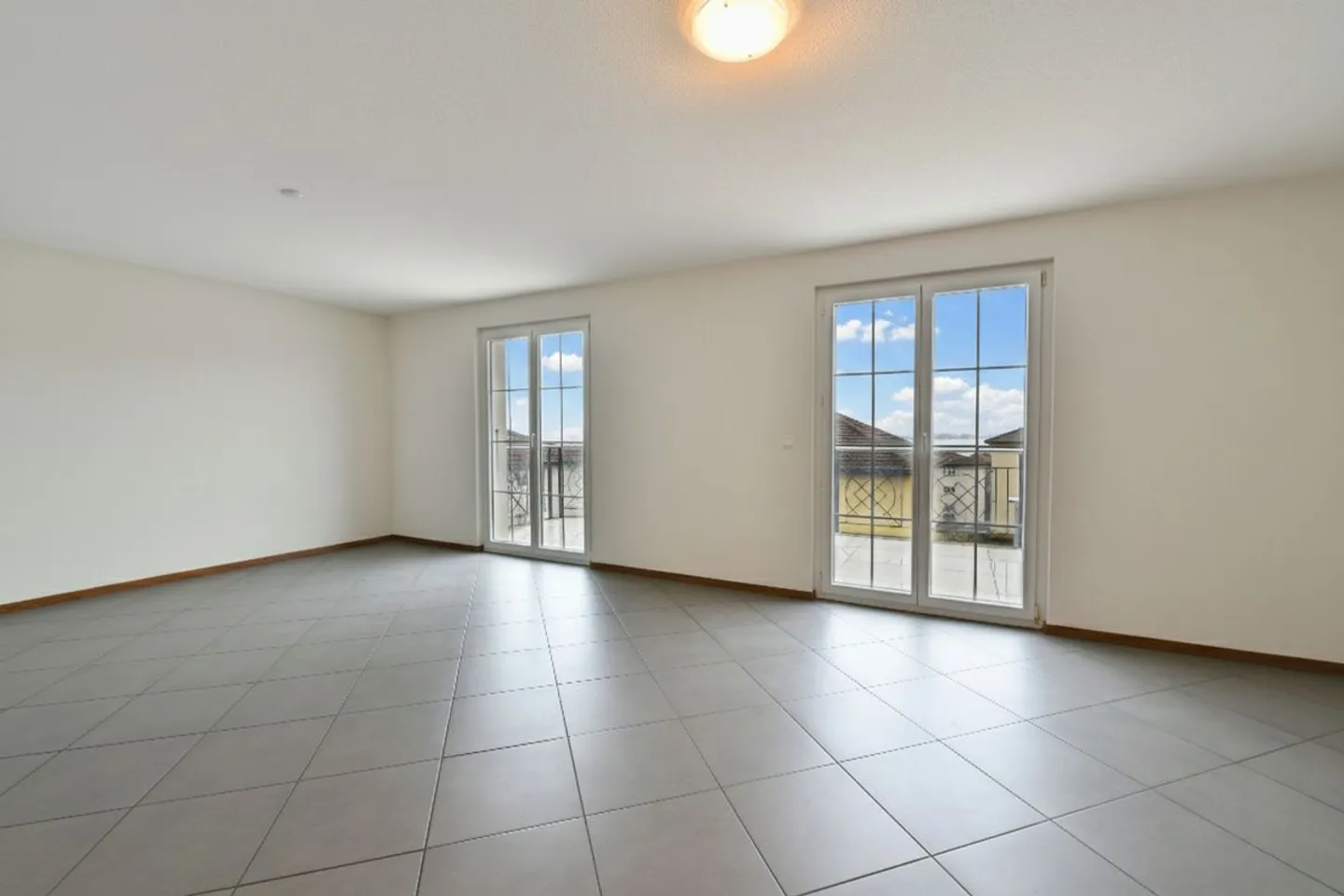 Your future home, available immediately - Photo 2 of 8