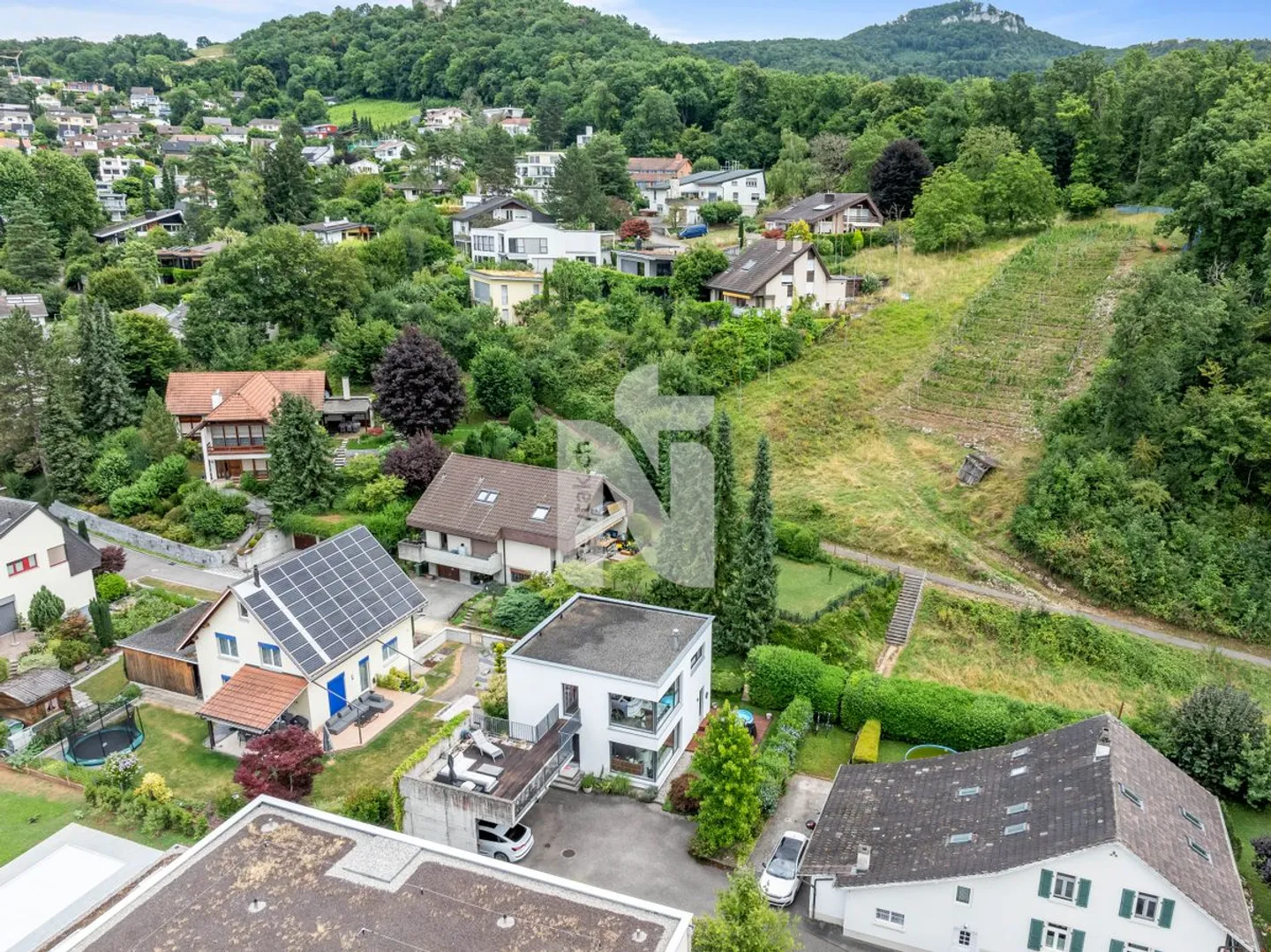 Tranquillo, moderno, luminoso, con grande balcone, terrazza, giardino e carport - Foto 1 di 13