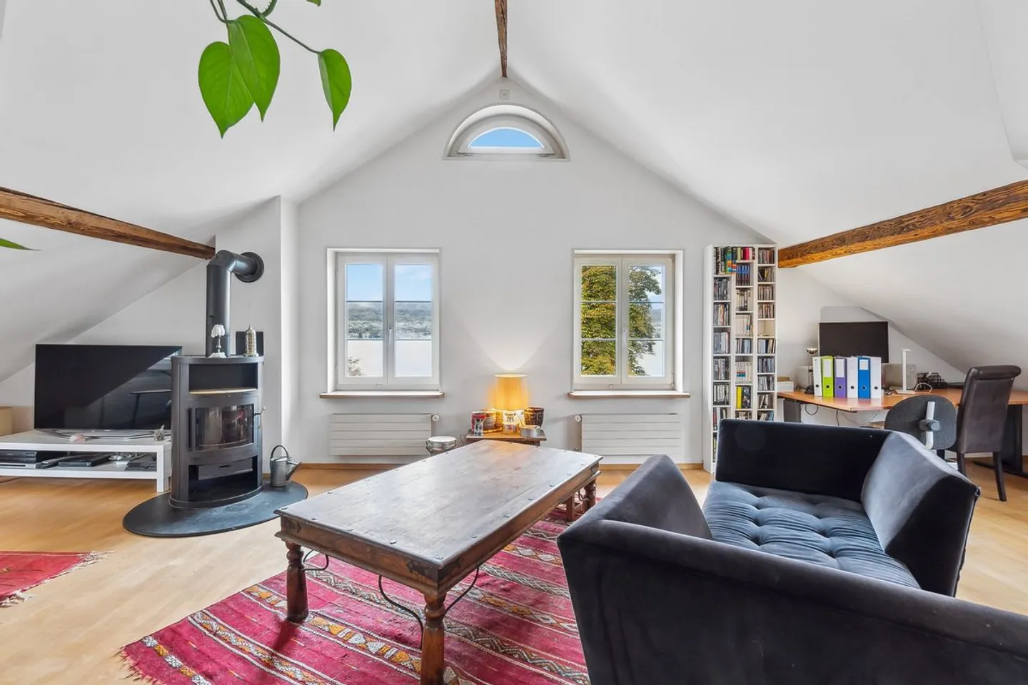 Attico-Maisonette direttamente sul Lago di Zurigo - Un rifugio per individualisti - Foto 1 di 9