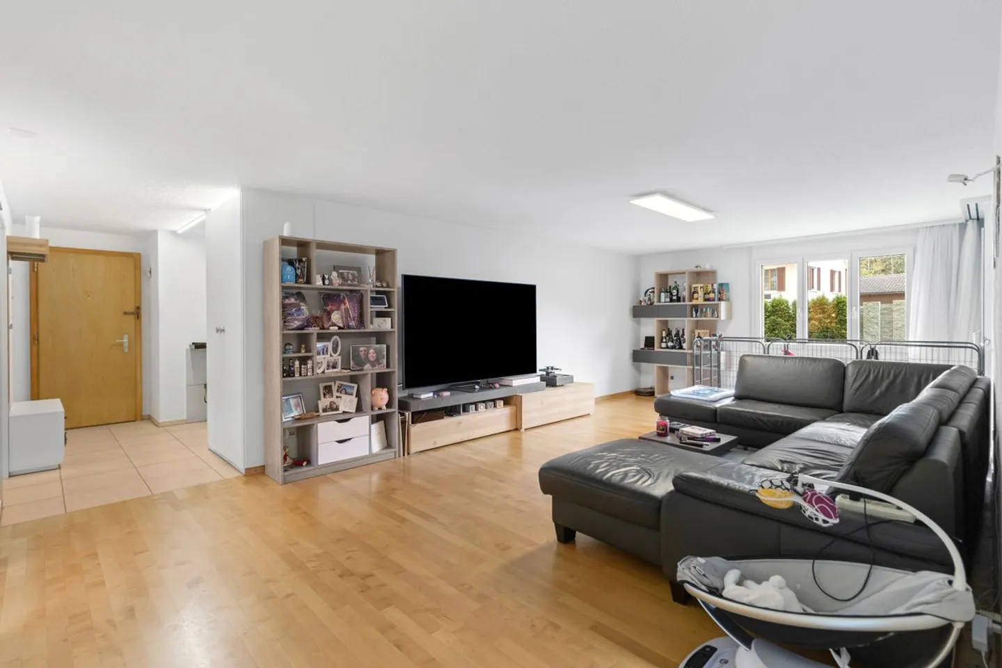 Appartamento al piano terra ristrutturato di 4,5 locali con giardino soleggiato - Foto 2 di 7