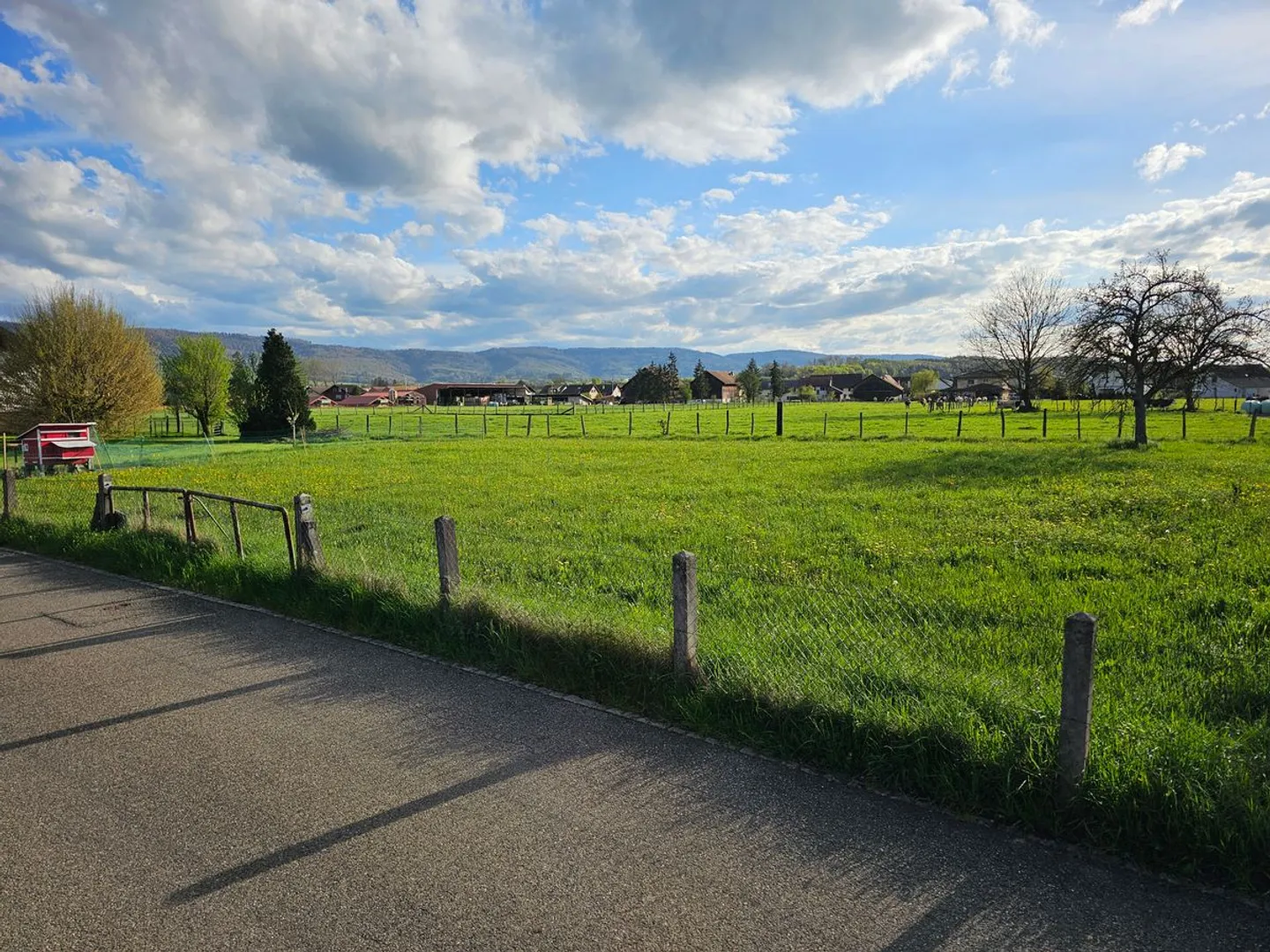 Magnifico terreno pianeggiante in vendita in un luogo tranquillo vicino alla natura - Foto 1 di 3