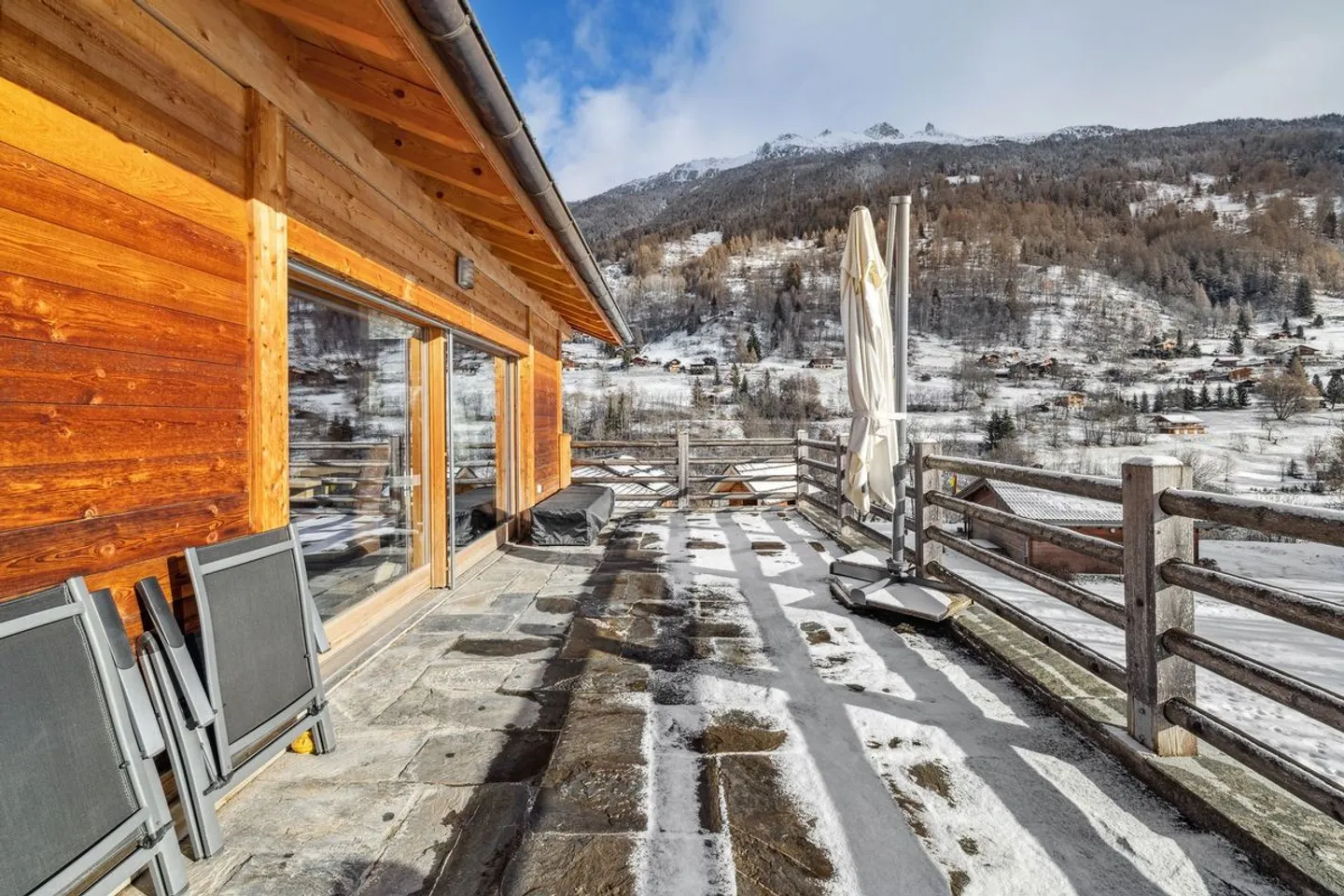 Grand chalet moderne baigné de lumière  - Photo 8 sur 10