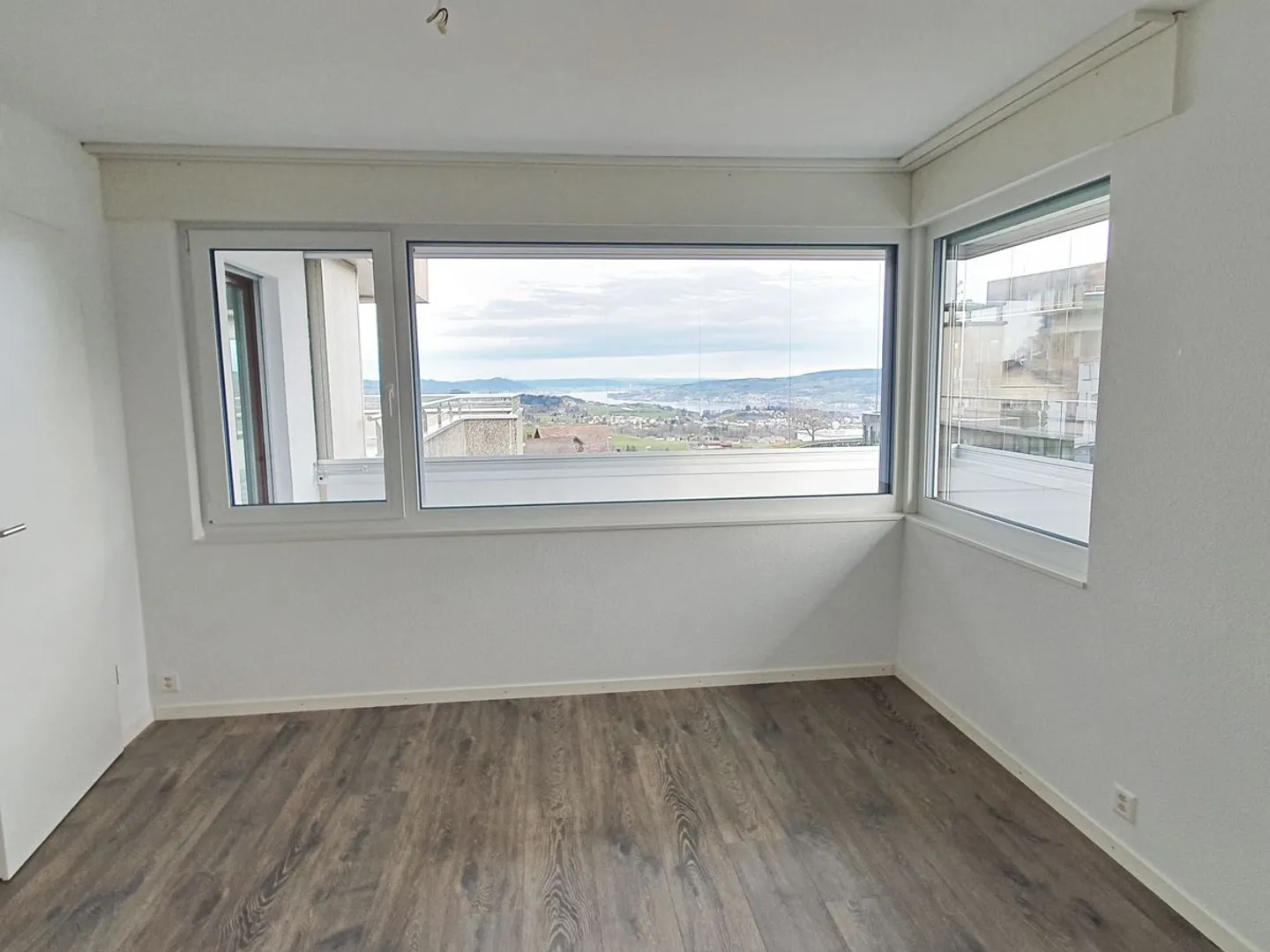 Attractive penthouse apartment with a magnificent view of Lake Zurich in Schindellegi - Photo 5 of 12