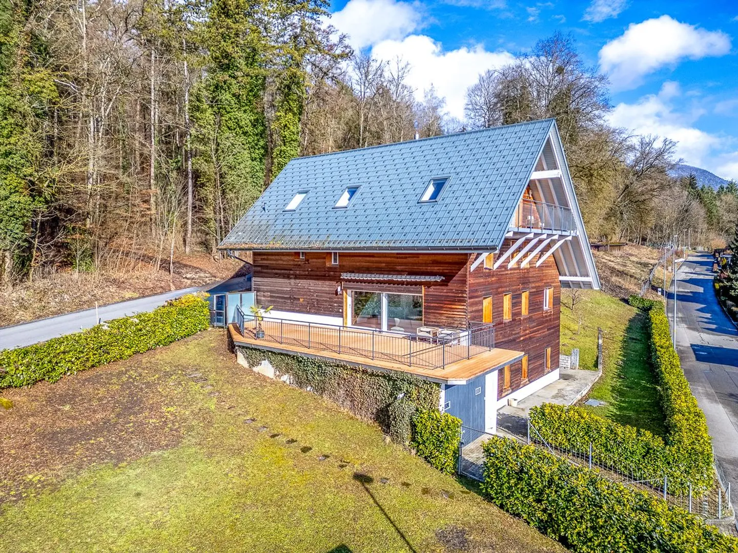 La tua casa dei sogni al confine del bosco, vivere esclusivamente in una posizione idilliaca - Foto 1 di 13
