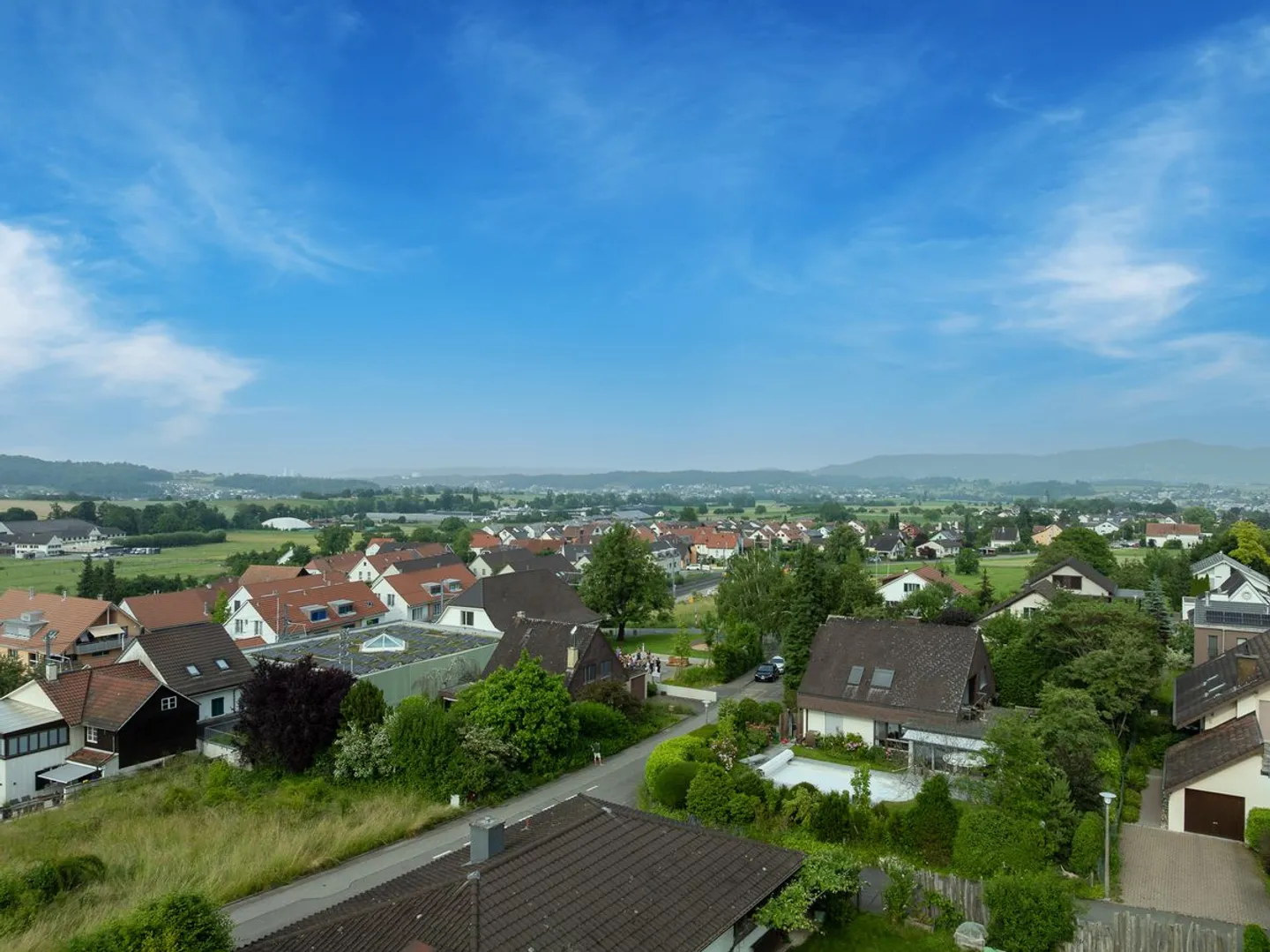 Charmantes halb freistehendes 5.5-Zi-Einfamilienhaus -familienfreundlich, ruhig, sonnig - Foto 5 von 13