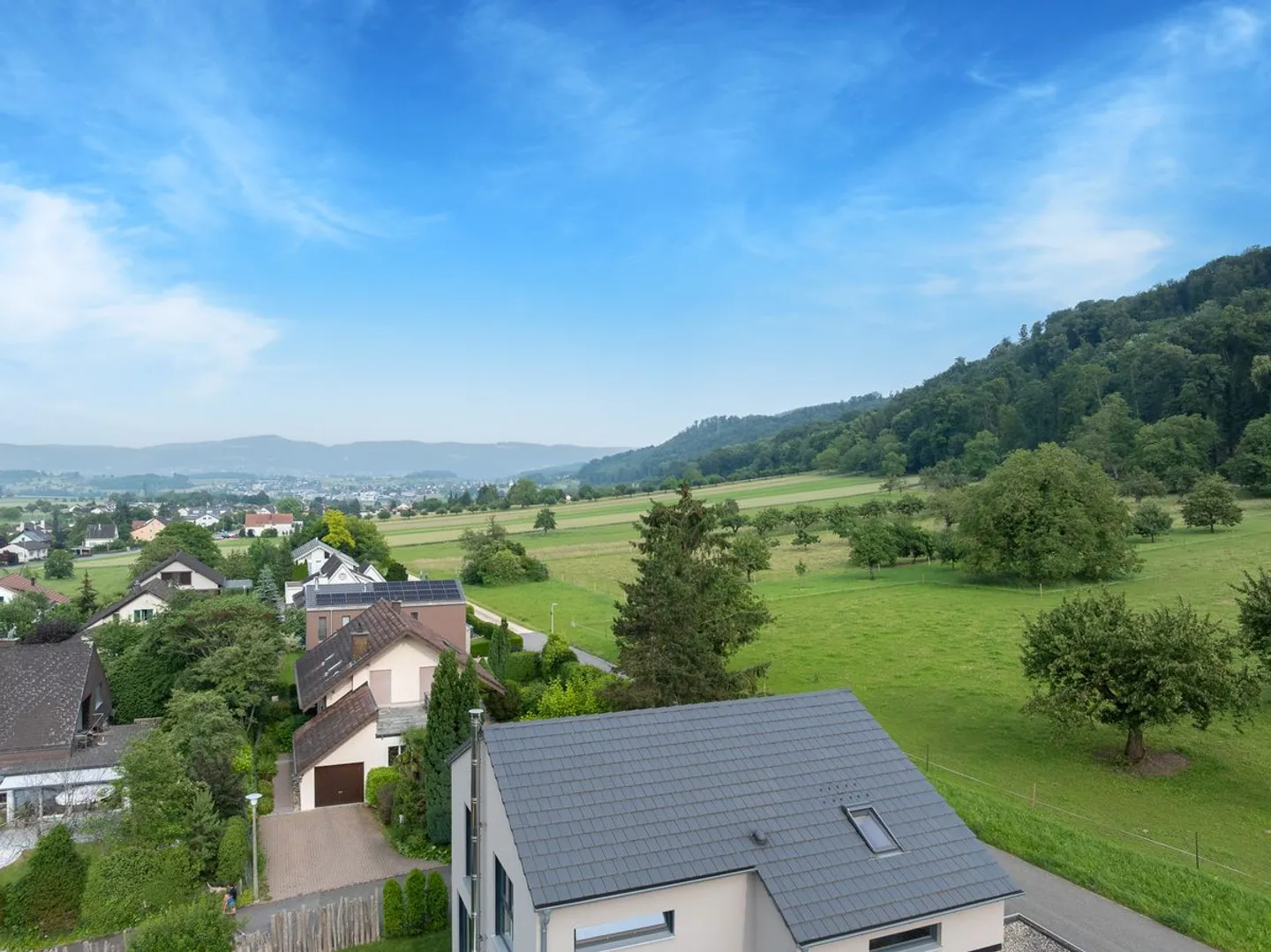 Charmantes halb freistehendes 5.5-Zi-Einfamilienhaus -familienfreundlich, ruhig, sonnig - Foto 4 von 13