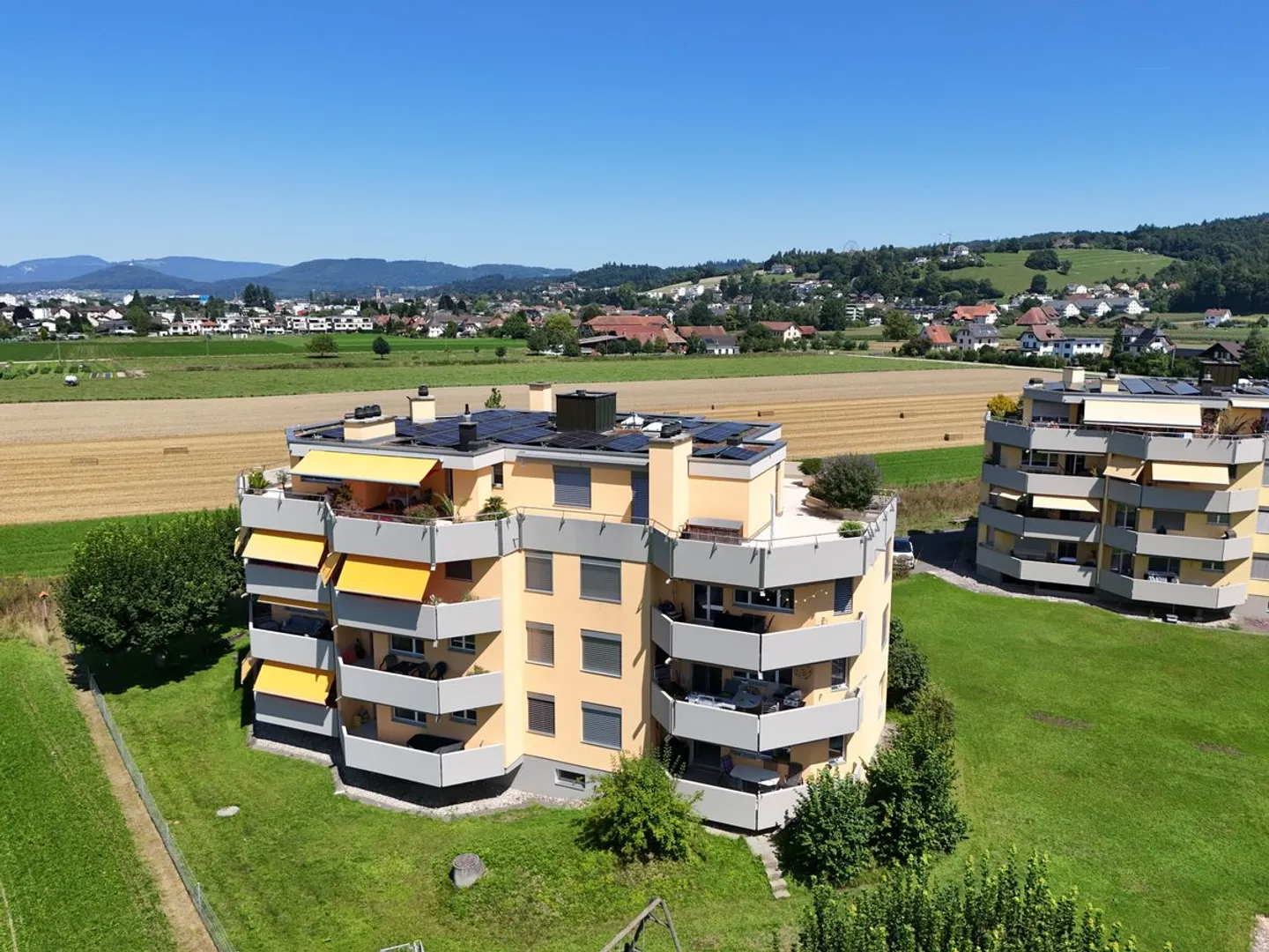 Lichtdurchflutete Wohnung mit unverbaubarem Naturpanorama  - Foto 2 von 6