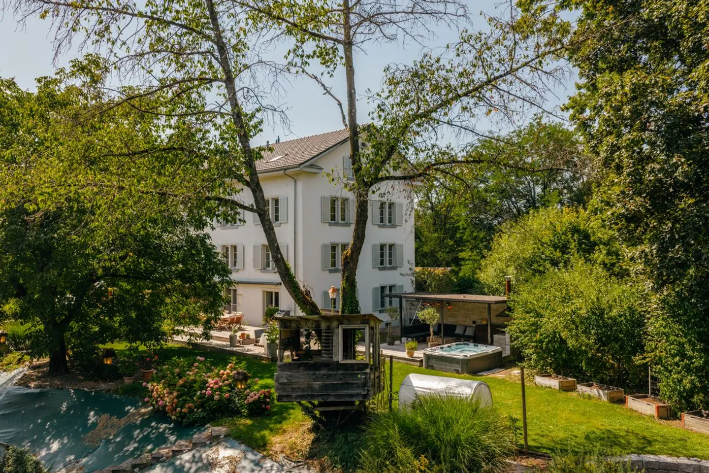 Storia, Stile e Natura - Il Tuo Gioiello Residenziale sul Canale Reuss - Foto 1 di 13