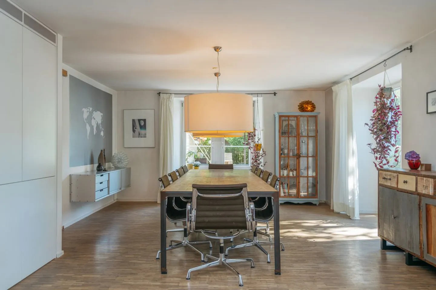 Storia, Stile e Natura - Il Tuo Gioiello Residenziale sul Canale Reuss - Foto 3 di 13