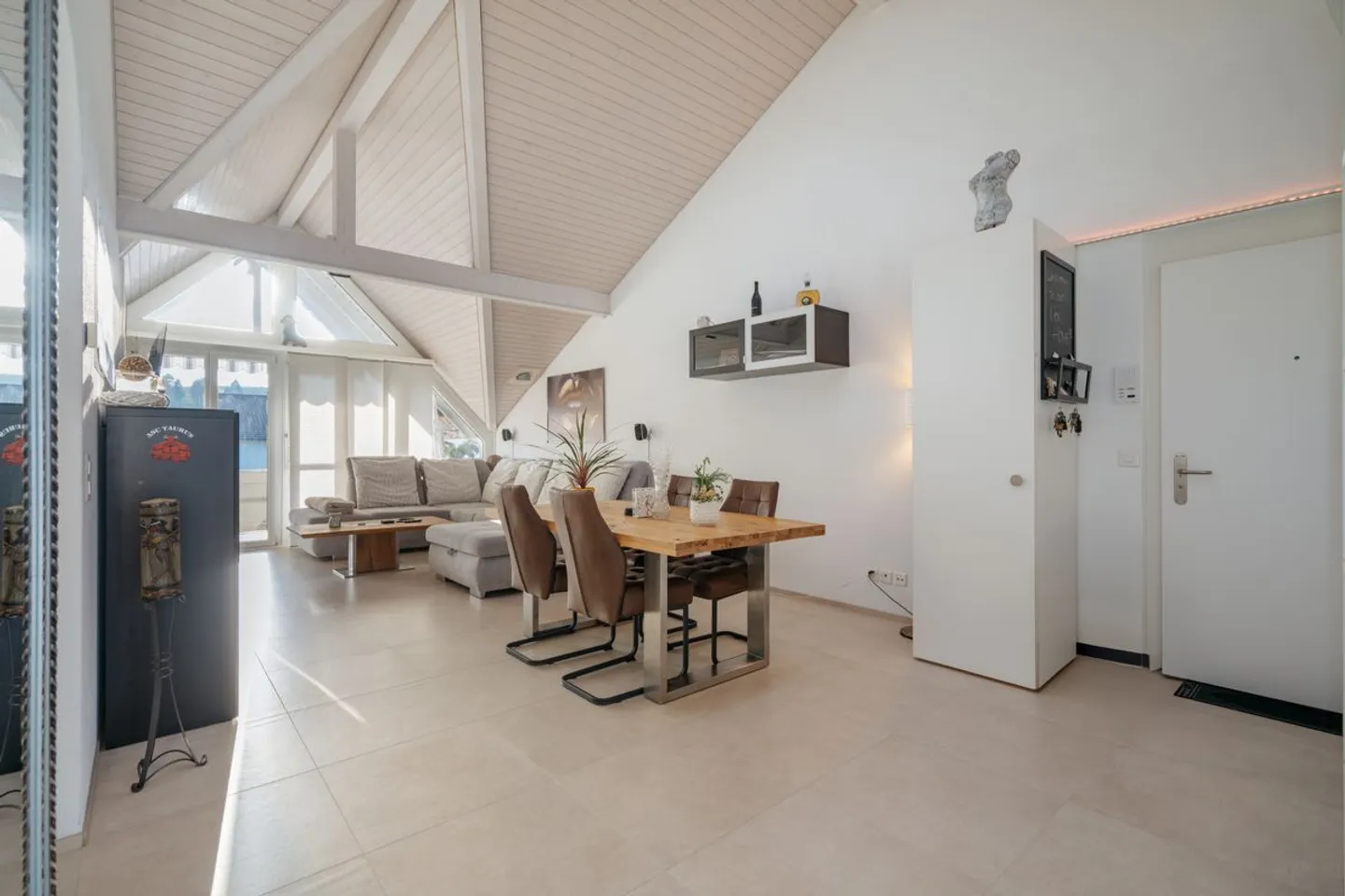 Appartement sous les combles attrayant de 3½ pièces avec locataires existants - Photo 7 sur 12