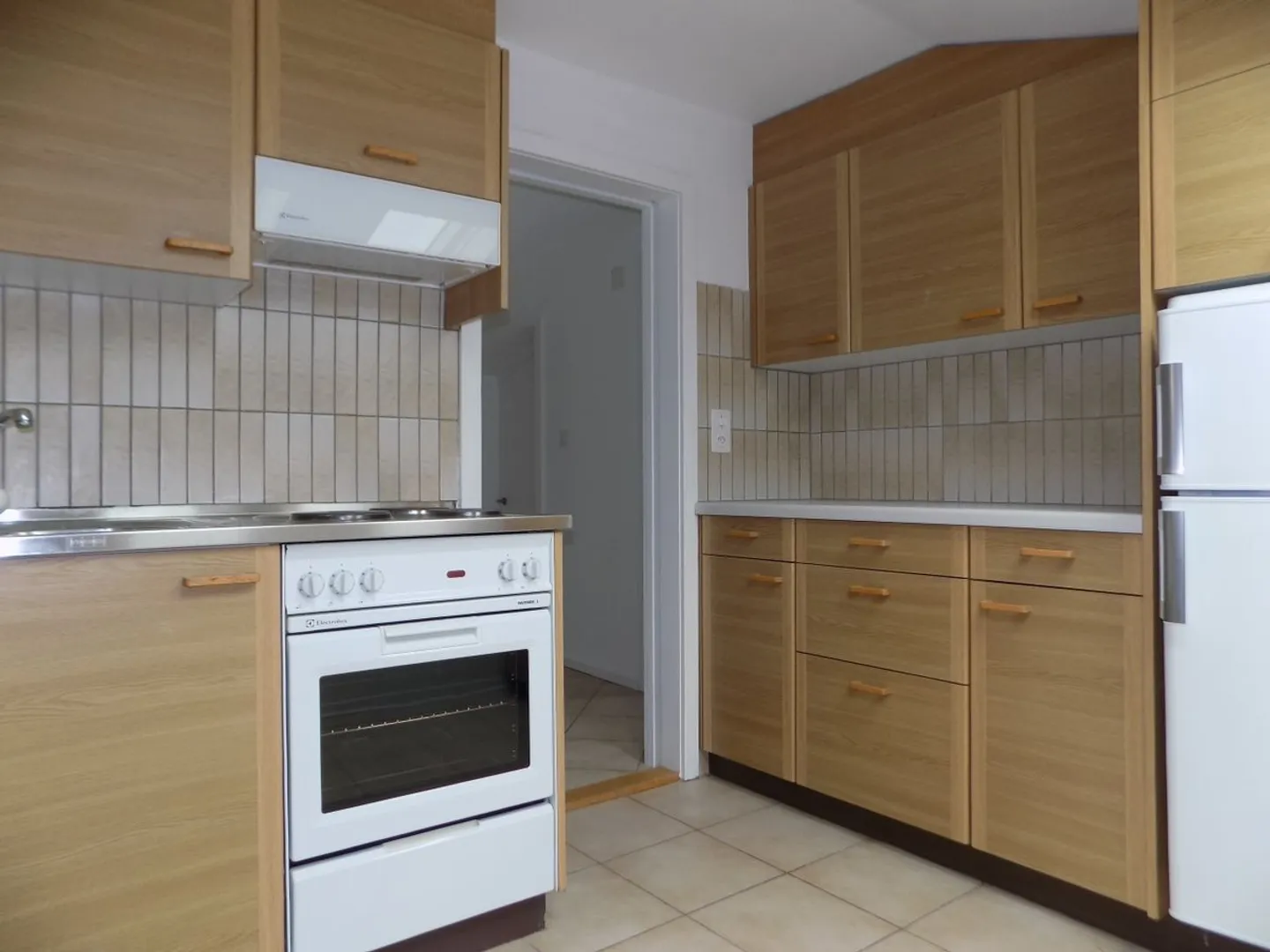 Charmante maison individuelle nécessitant des rénovations avec un appartement séparé, grand jardin et garage. - Photo 3 sur 10