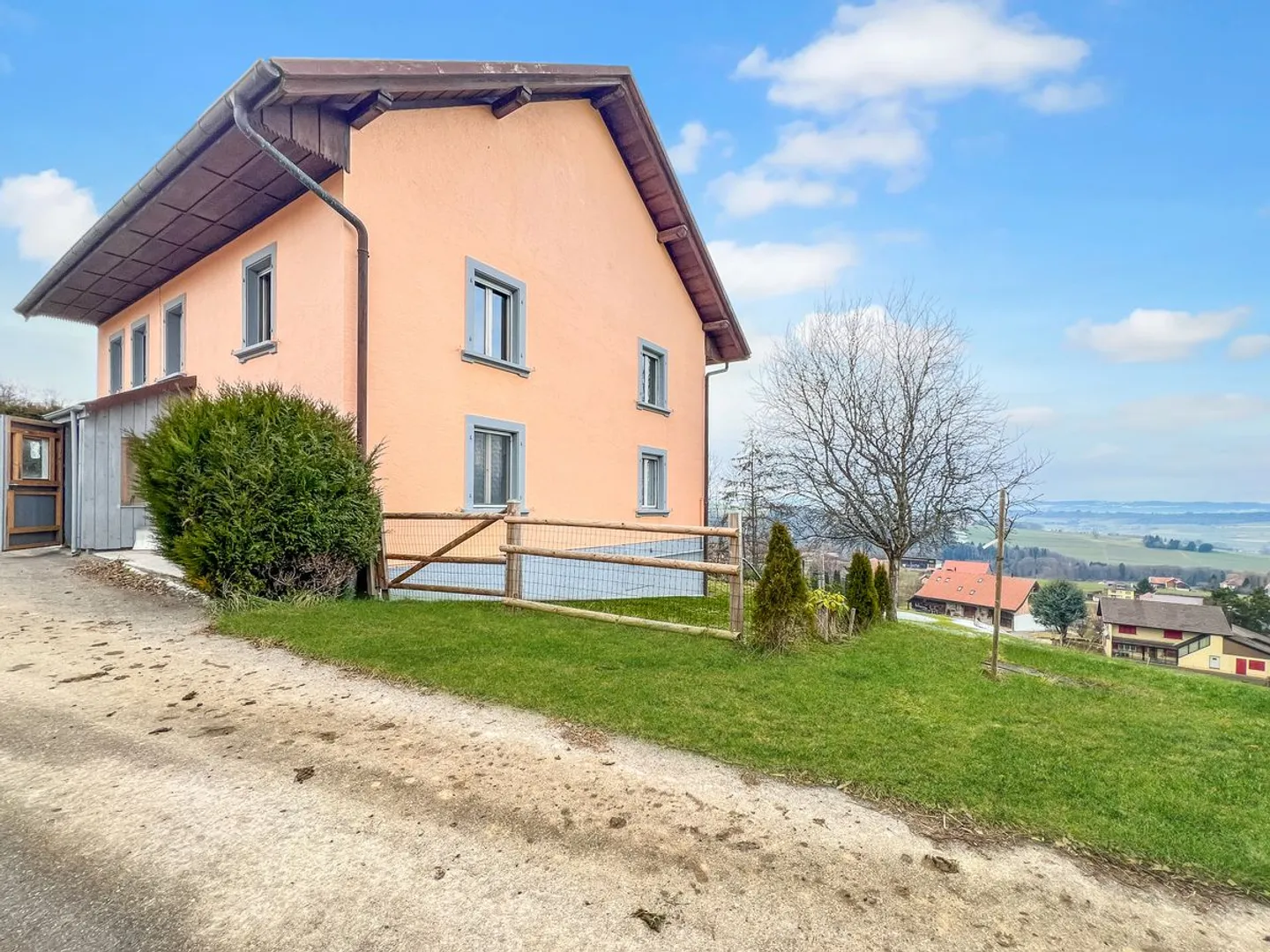 Einfamilienhaus mit Pool und dominanter Aussicht - Foto 4 von 5