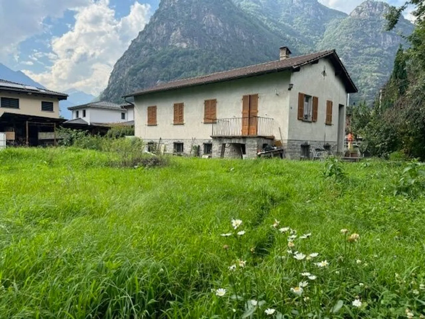 BIASCA - su terreno di mq 850 - CASA da ristrutturare - Foto 2 di 6