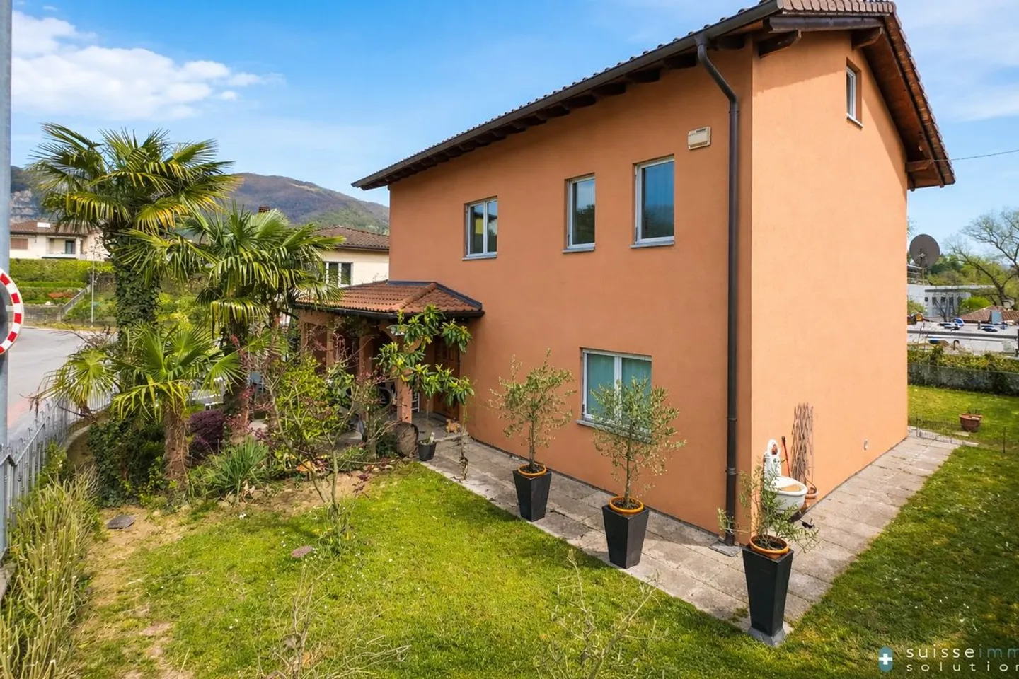 Maison unifamiliale avec jardin dans un emplacement stratégique à Rancate - Photo 1 sur 9