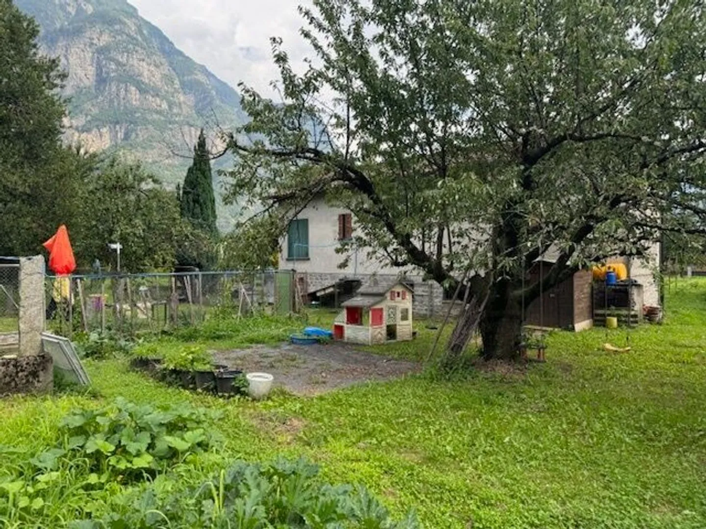 BIASCA - su terreno di mq 850 - CASA da ristrutturare - Foto 4 di 6