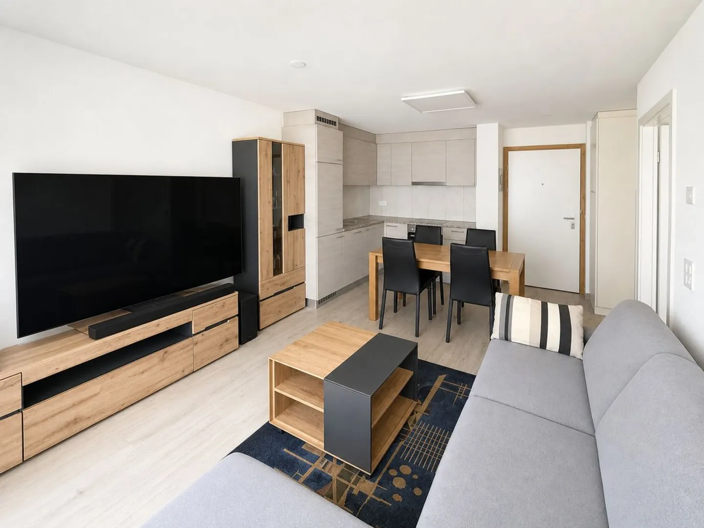 Appartement lumineux 2,5 pcs - Photo 2 sur 8
