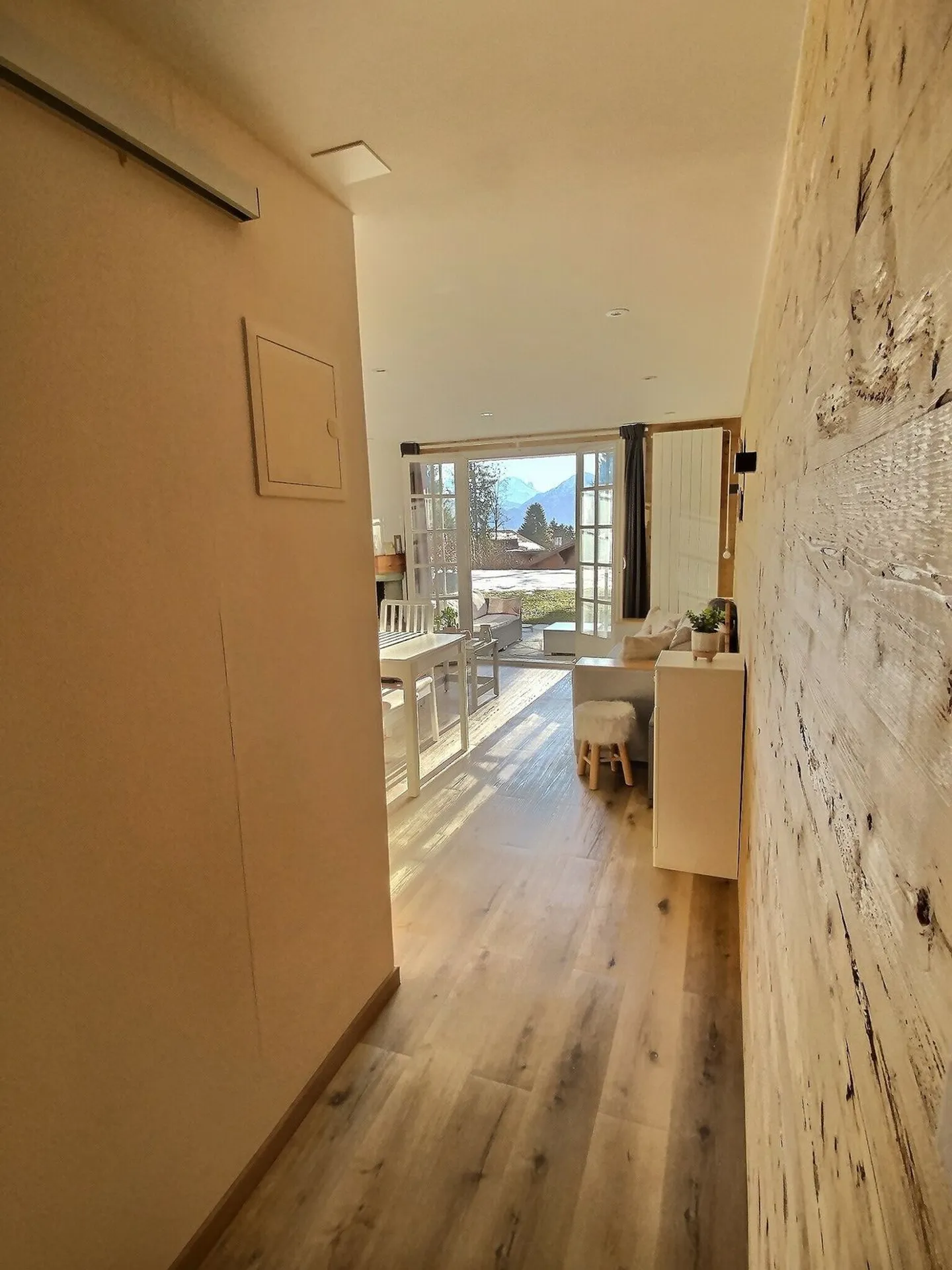 Charming 2.5-room furnished apartment with garden just steps from the cable cars - Photo 9 of 9