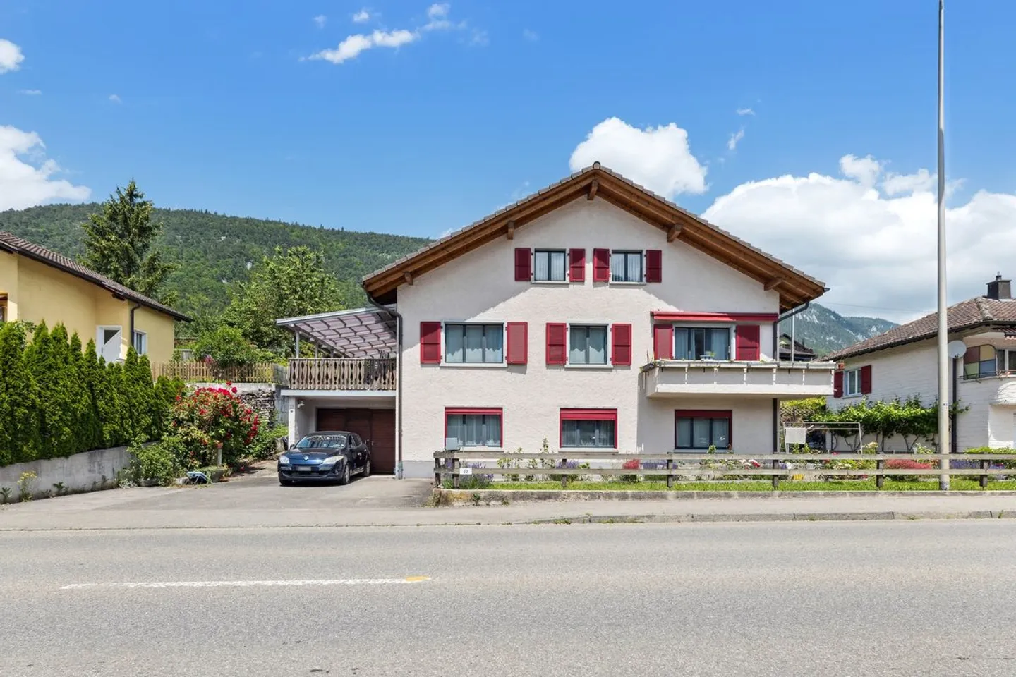 Großes, vollständig renoviertes 6,5-Zimmer-Haus am Eingang des Dorfes Eschert - Foto 1 von 7