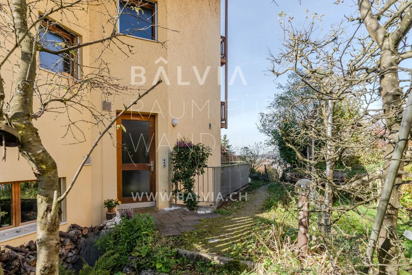 Maison familiale avec jardin et vue dégagée près du Goetheanum - Photo 3 sur 10