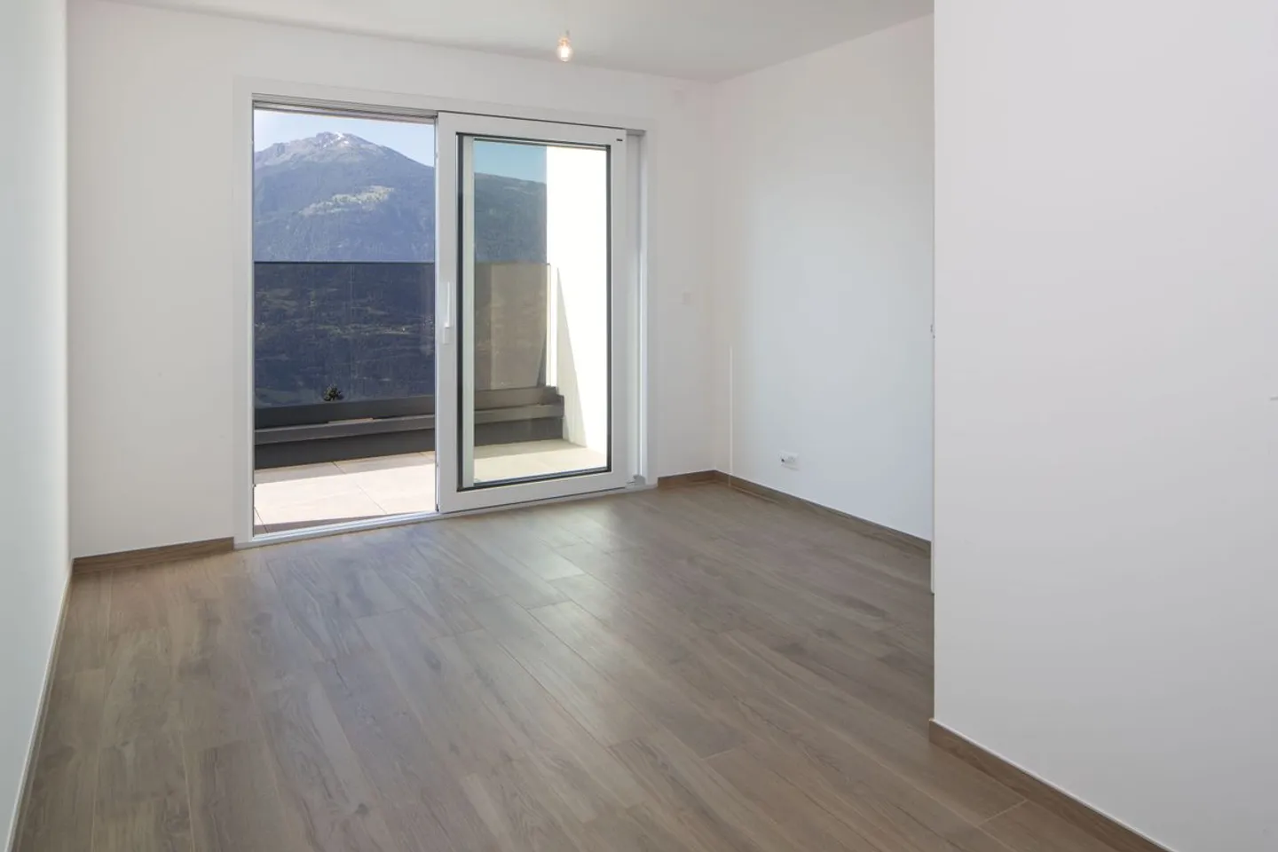 Außergewöhnliche neue Villa in Crans-Montana - Foto 9 von 13