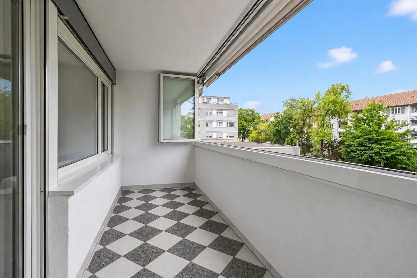 Modern, central and 2 parking spaces included - Photo 6 of 13