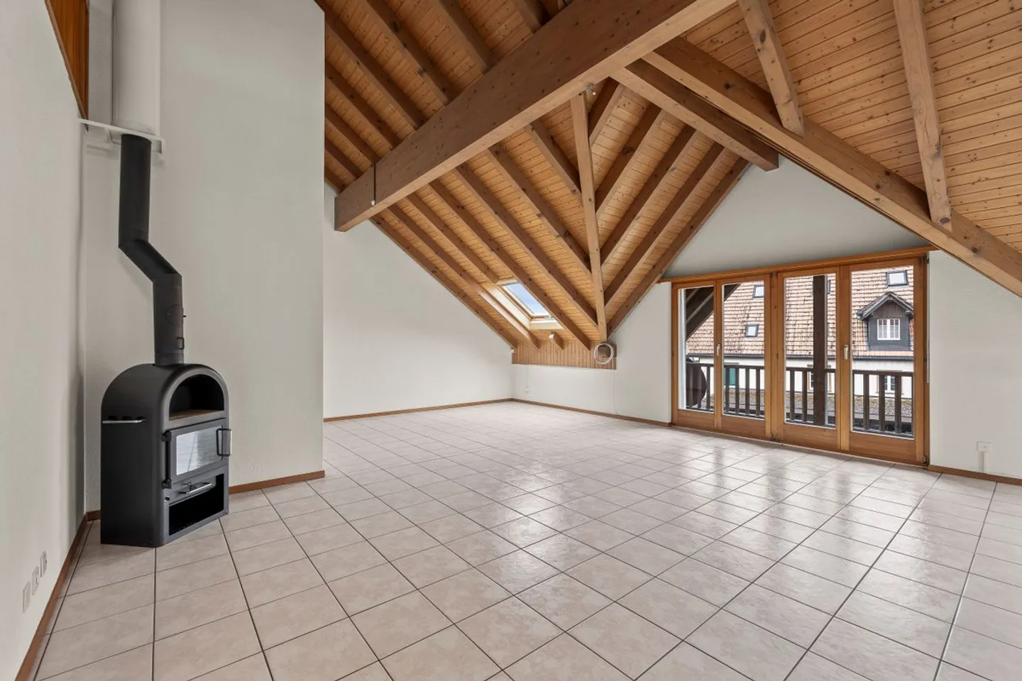 NoSta Real Estate AG - Bargain - Plenty of Space at a Low Price! - Photo 1 of 13