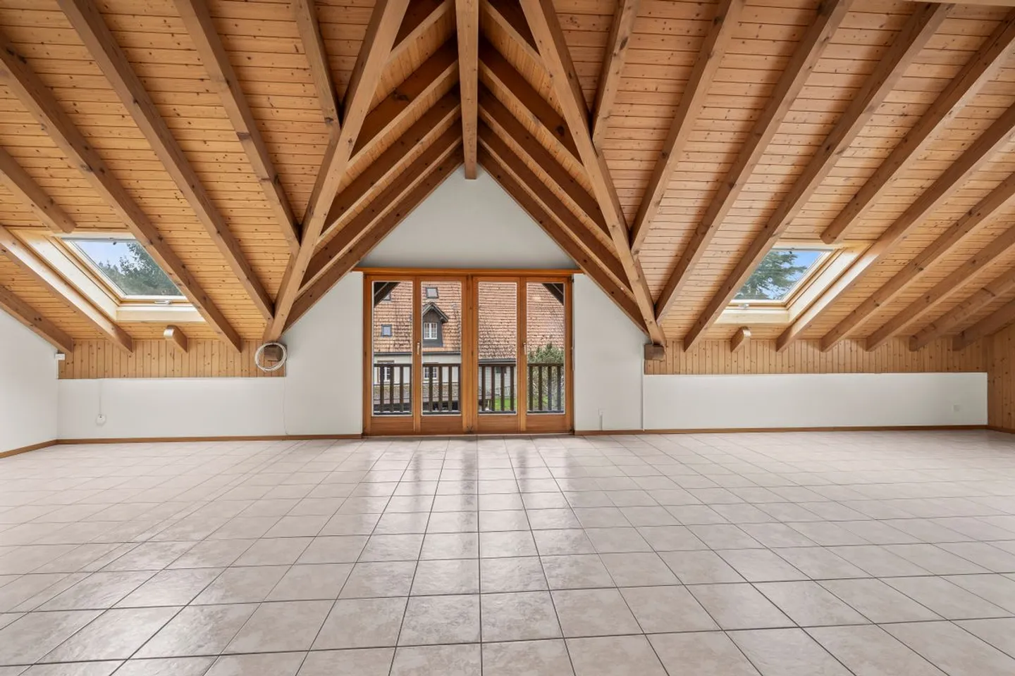 NoSta Real Estate AG - Bargain - Plenty of Space at a Low Price! - Photo 3 of 13
