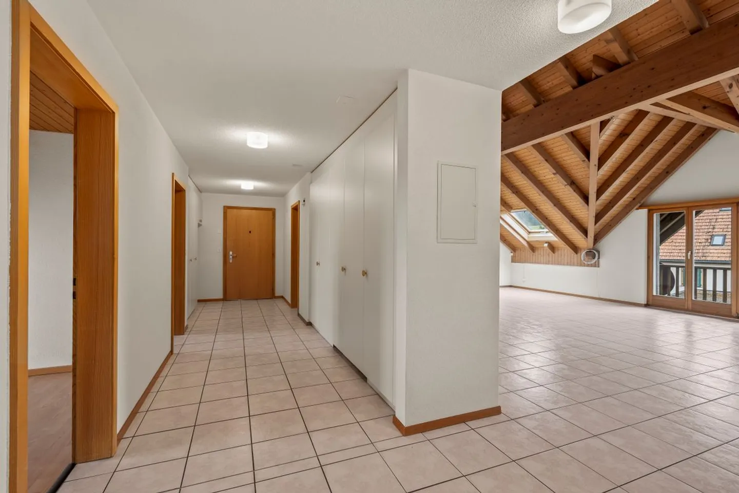 NoSta Real Estate AG - Bargain - Plenty of Space at a Low Price! - Photo 4 of 13