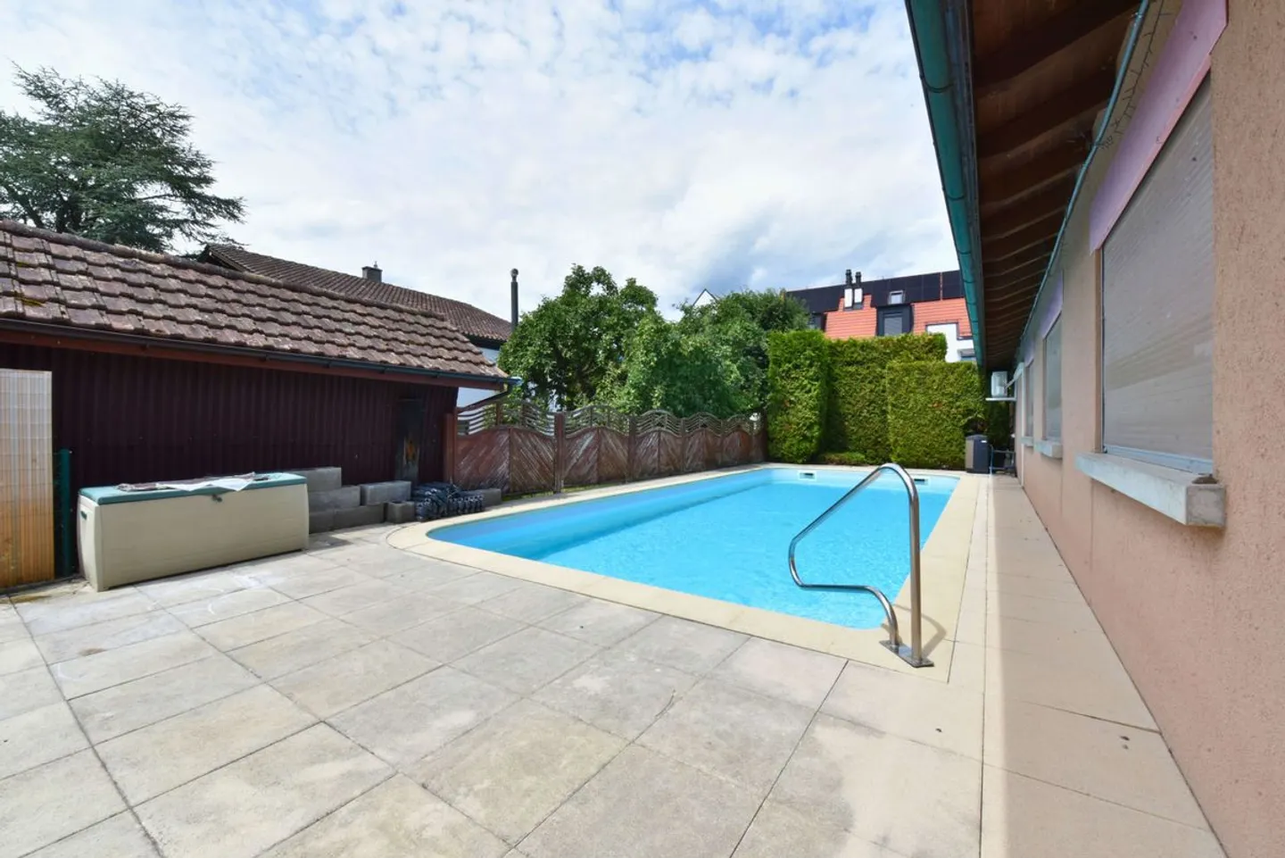 Komfort, Raum und Licht - Reihenhaus mit Schwimmbad - Foto 1 von 9