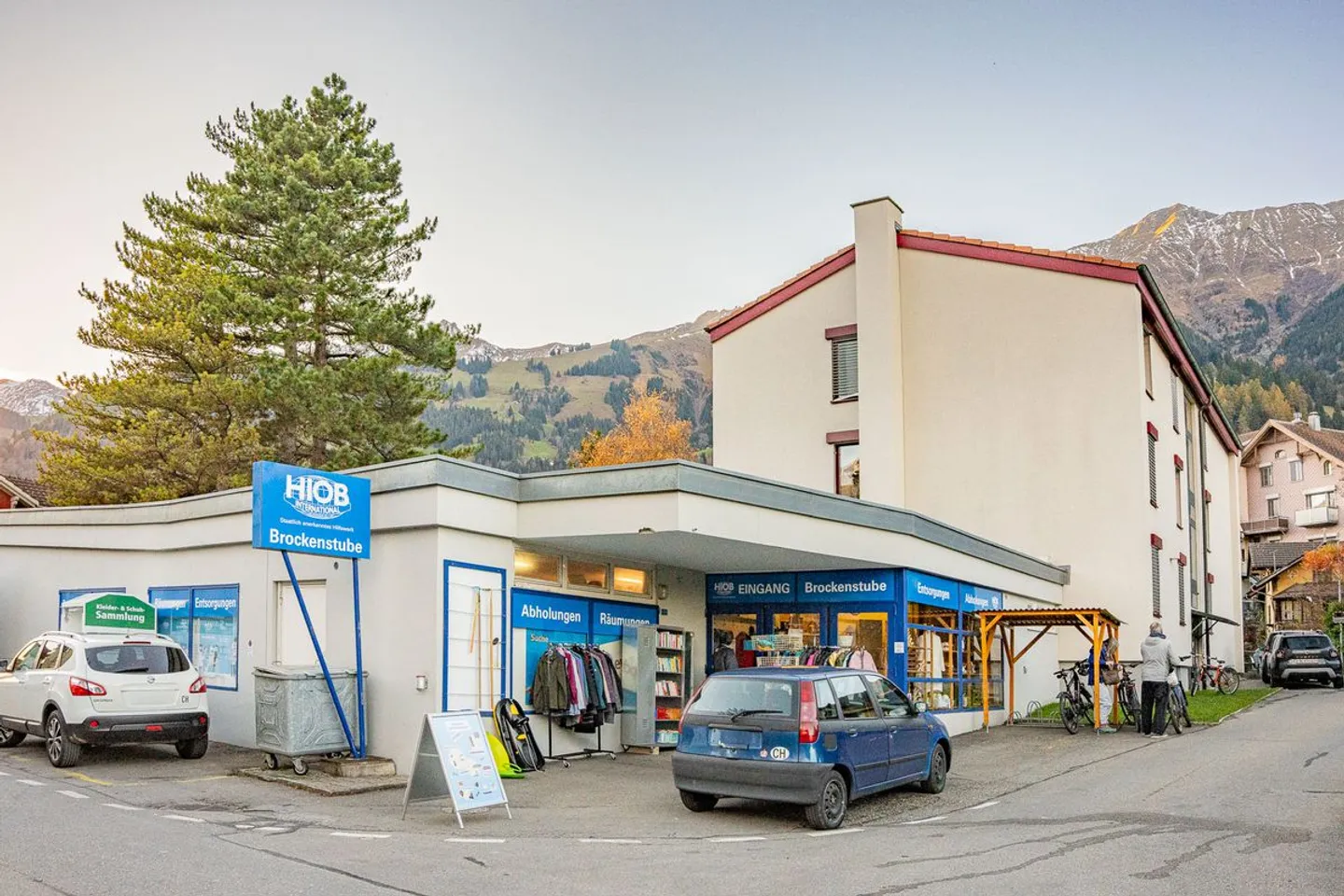 MFH MIT 6 WOHNUNGEN + GESCHÄFTSTEIL - Foto 1 von 13