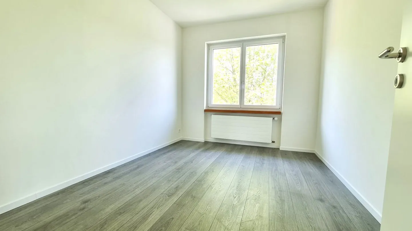 Appartamento ristrutturato di 5 stanze con due balconi - Foto 10 di 12