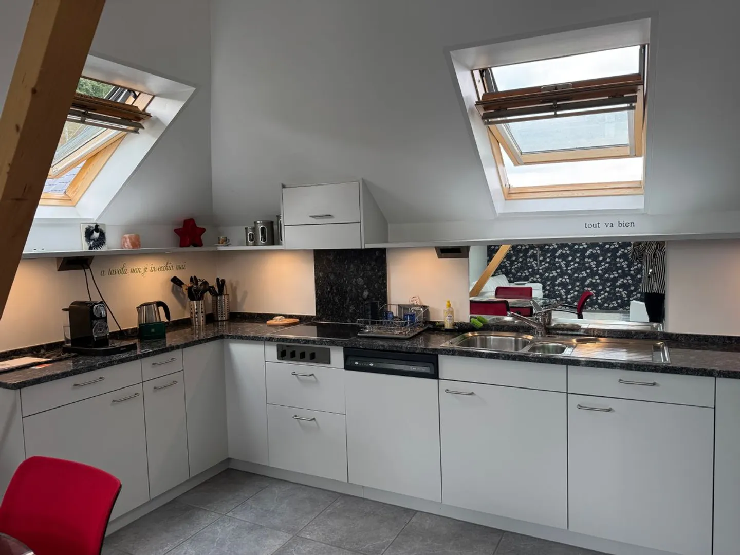 Einmalige Gelegenheit - Lichtdurchflutete Wohnung mit privater Dachterrasse über Zürich - Foto 4 von 13