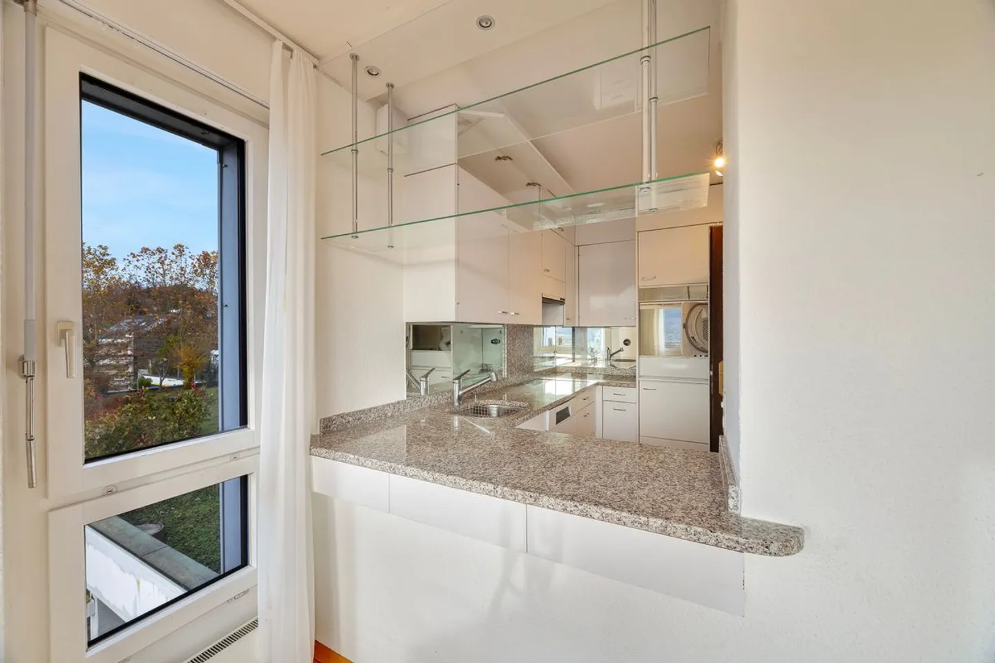 SUNNY, CENTRAL AND WITH A LOT OF CHARM - Photo 6 of 11