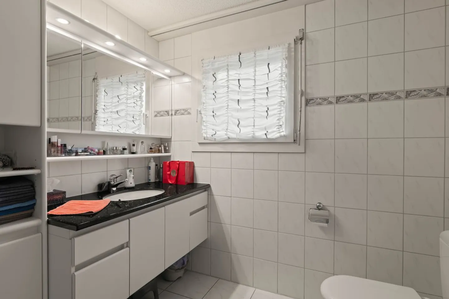 Grosszügige 4.5-Zimmer-Maisonette mit Terrasse und viel Aussenraum - Foto 7 von 11