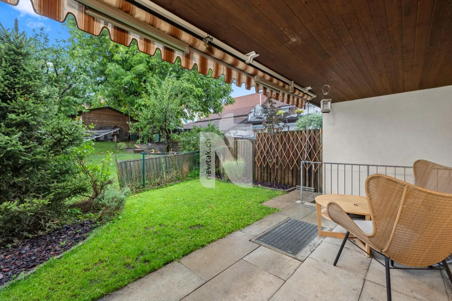 Bellissima casa con vista, giardino, area salotto e grande carport - Foto 5 di 12