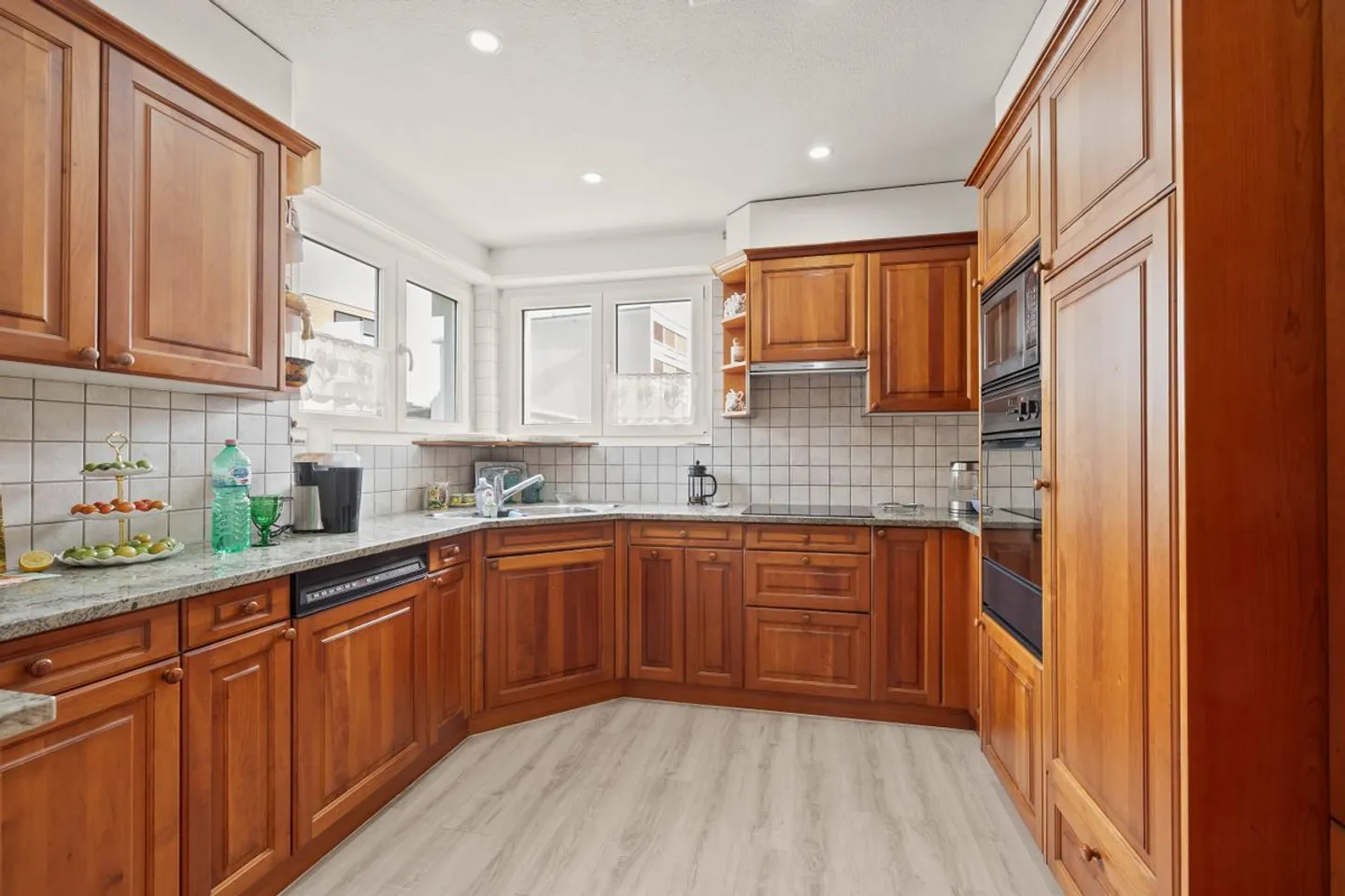 Traumhaftes 2 Familienhaus in Unterentfelden mit grosszügigem Wintergarten - Foto 6 von 8