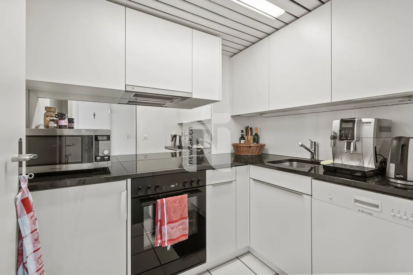 Top-Investitionsobjekt in Muttenz für Handwerker - Schreinerei, Büros, Lager, Tiefgarage, &amp; Wohnung in Industriezone - Foto 10 von 13